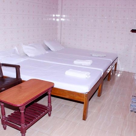 צ'נאי Merit Guest House חדר תמונה